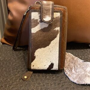 Texas – Distinct Tan and White Cowhide Wristlet Wallet
